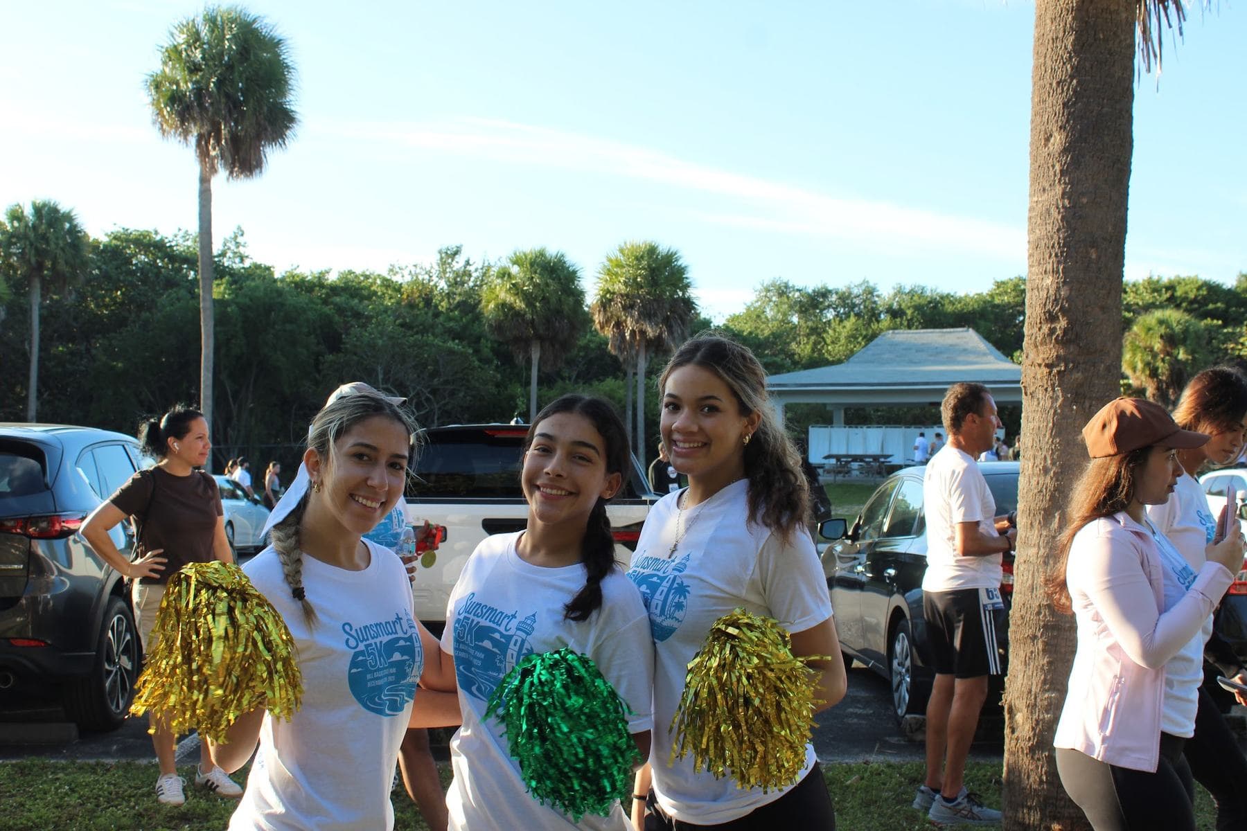 SunSmart volunteers cheering on the course